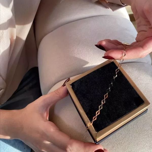 دستبند مرسده طرح لوزی